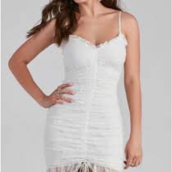 WINDSOR Dresses & Skirts - Windsor White Size M. Lace Ruffle Dress.Adjustable Straps. 13Armpit to arm 28”L.